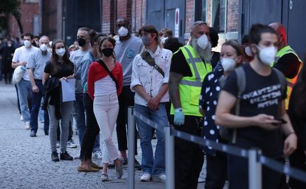 Ómicron cuadriplicaría número de casos diarios en Canadá, alertan