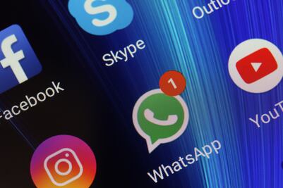 Roban tu cuenta de WhatsApp mediante un código y suplantan tu identidad: así es el fraude que engaña a miles