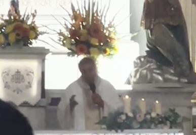 Sacerdote explota en plena misa: “¡Dejen de conformarse con migajas de amor!”. VIDEO