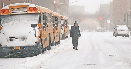 Tormenta invernal paraliza a la mitad de Estados Unidos