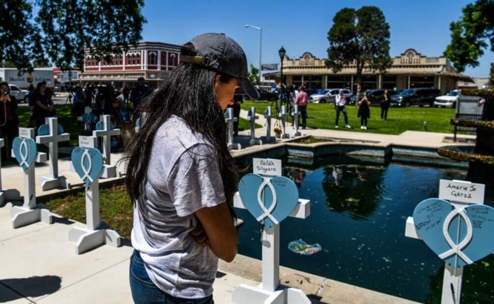 Meghan Markle visita Uvalde; rinde homenaje a víctimas de tiroteo