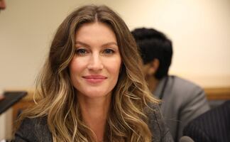 Gisele Bündchen hace su regreso como supermodelo en revelador monokini 