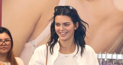 Kendall Jenner arrasa con atuendo braless y minishort en West Hollywood