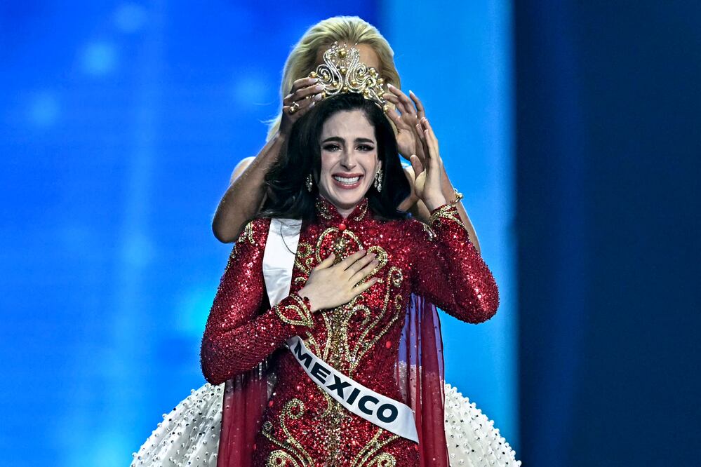 Tras triunfo de Fátima Bosch, Pemex se deslinda de Miss Universo y aclara felicitación. Foto: AFP