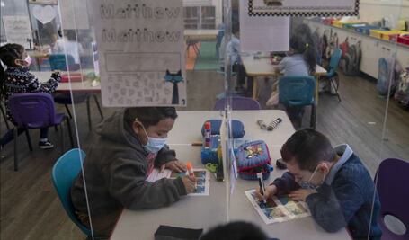 EU reduce la distancia social entre alumnos en escuelas