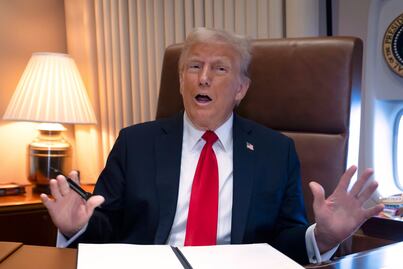 Trump dice que “sería estúpido rechazar” avión de lujo regalado por Qatar. VIDEO