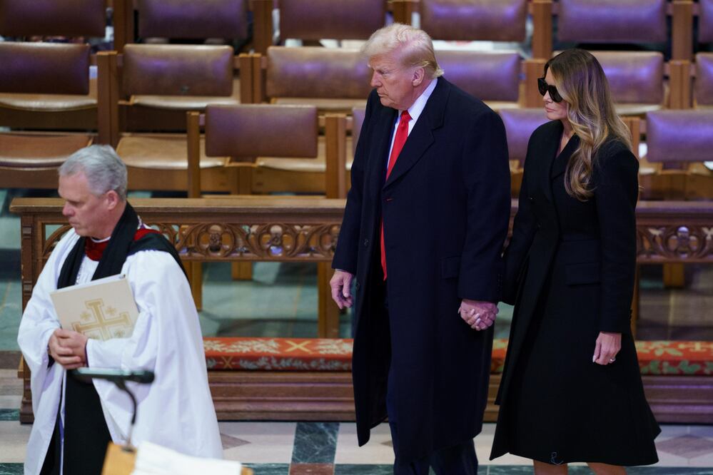 Trump arranca su segundo mandato con despidos masivos y oración en la Catedral Nacional de Washington. EFE/EPA/WILL OLIVER