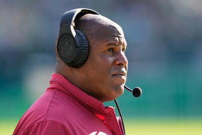 Hijo del entrenador de los Chiefs es arrestado por presuntamente disparar a su madre