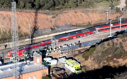 Sube a 39 el número de fallecidos tras colisión de trenes de alta velocidad en España