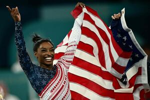 Simone Biles conduce a Estados Unidos al oro por equipos en gimnasia de París-2024. IMÁGENES
