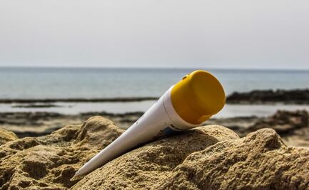 FDA revela los 7 químicos de bloqueadores solares que absorbe la sangre