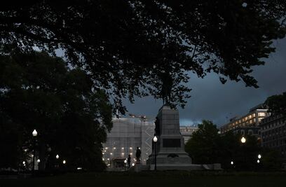 Tormentas afectan al este de EU; reportan 300,000 hogares y negocios sin electricidad
