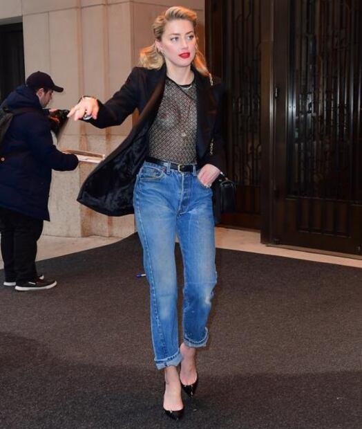 Amber Heard impacta con braless y transparencias en NY