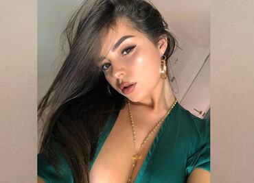 Demi Rose cautiva con braless y diminuto short