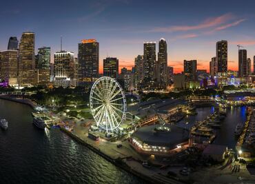 Alto costo de vida en Miami obliga a muchos a tener varios trabajos para subsistir. ¿Cuánto ganan sus residentes?