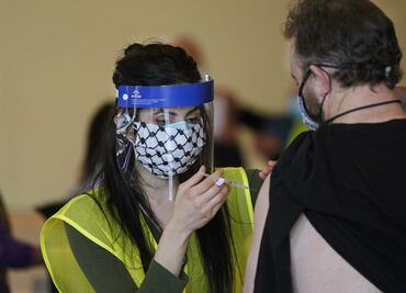 Unión Europea, "preparada" para un tercer dosis de Pfizer