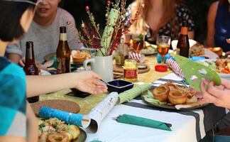 Situaciones que aumentan el riesgo de Covid-19 en una fiesta 