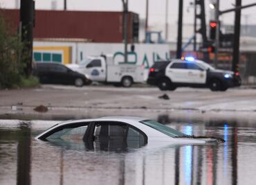 Emiten alerta de evacuación en California por tormenta y peligrosas inundaciones