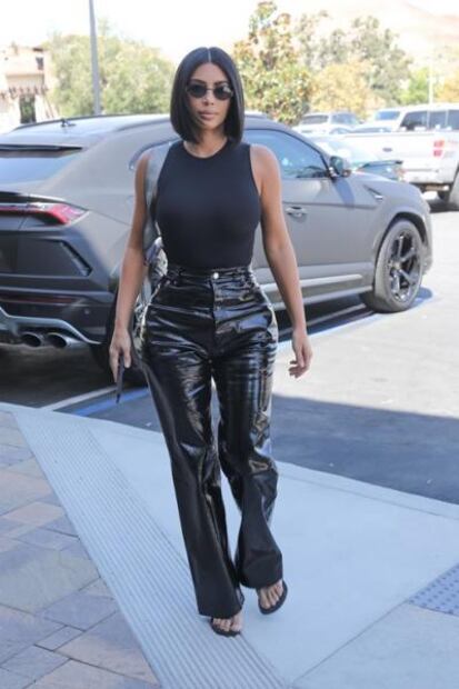 Kim Kardashian conquista con ajustado top y pantalón de látex
