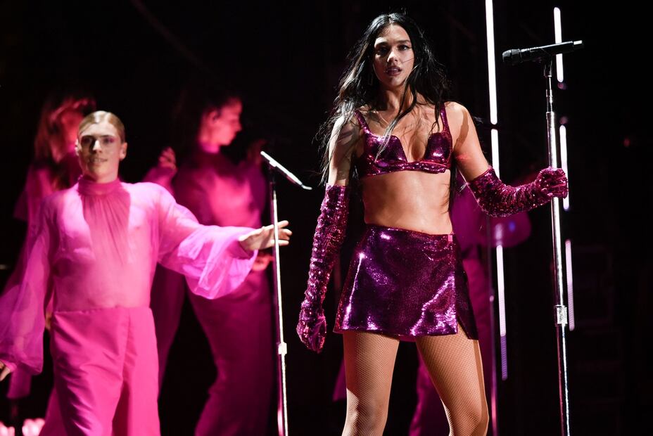 Como toda una Barbie, Dua Lipa conquista con minifalda y top rosa diminuto
