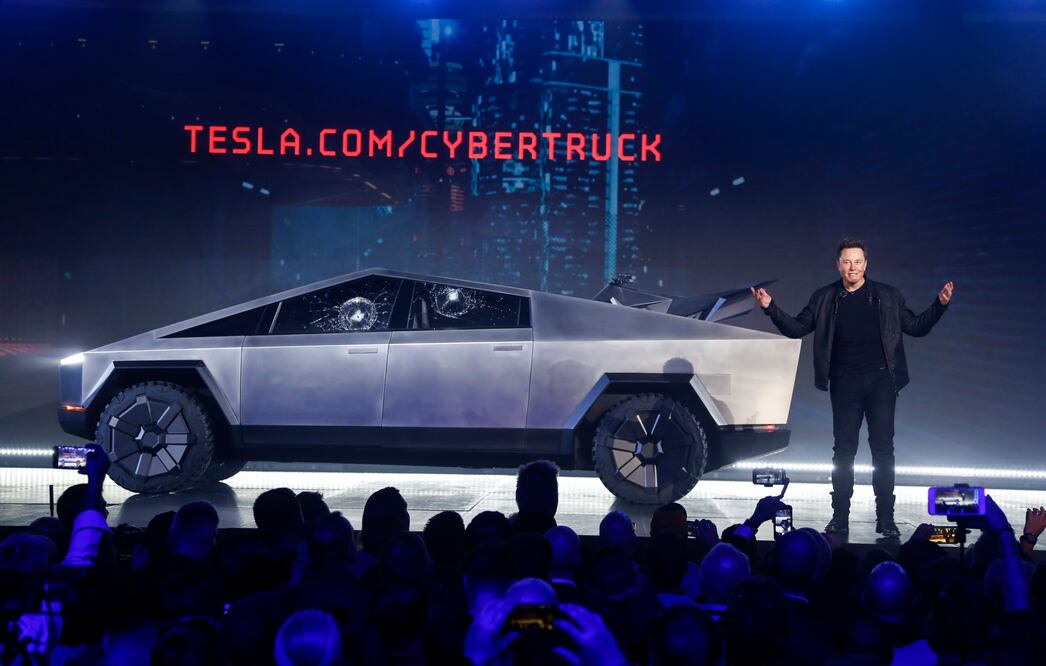 Tesla anuncia que la versión básica del Cybertruck costará 60.900 dólares en EE.UU. (AP Photo/Ringo H.W. Chiu)
