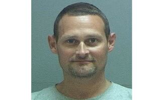 Arrestan a hombre de San Francisco por no usar cubrebocas en avión