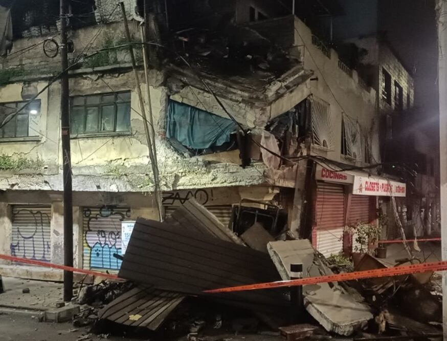 Derrumbe en CDMX: casa de dos pisos colapsa y deja a familia sin nada. Foto: Bomberos Ciudad de México Oficial / X