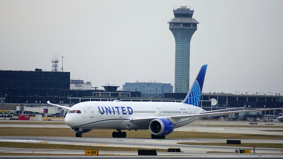 United Airlines detecta tornillos mal ajustados durante revisión de sus Boeing 737 MAX 9. Foto iStock OntheRunPhoto