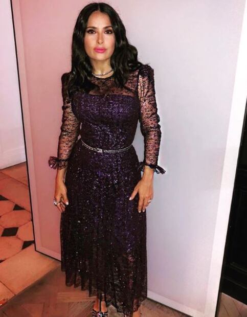 Salma Hayek deslumbra con su belleza en París