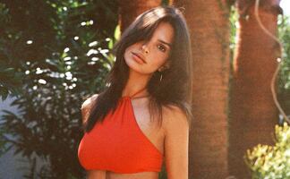 Emily Ratajkowski y el bikini traslúcido con el que arrancó el verano 