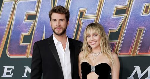 Miley Cyrus luce escote de infarto en premier de ‘Avengers: Endgame’