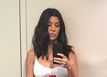Kourtney Kardashian presume abdomen de impacto con crop top