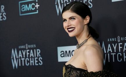 Alexandra Daddario conquista con vestido de transparencias y escote