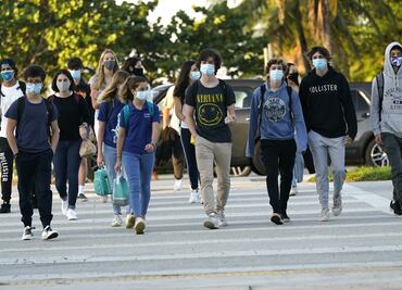 Covid. Florida inicia vacunación a mayores de 40 mientras suben variantes
