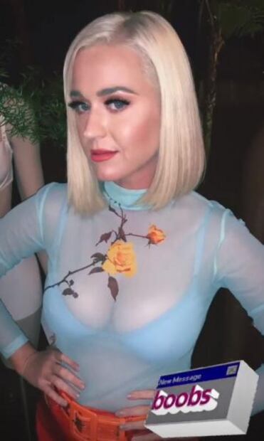 Katy Perry deslumbra con blusa traslúcida en lanzamiento de colección