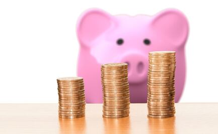 Los propósitos financieros de Año Nuevo más comunes para 2022 y cómo lograrlos