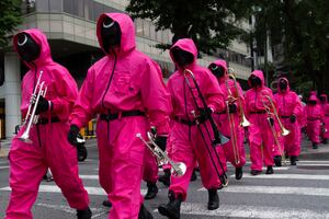 Fanáticos toman Seúl con un desfile masivo por el final de "El juego del calamar"