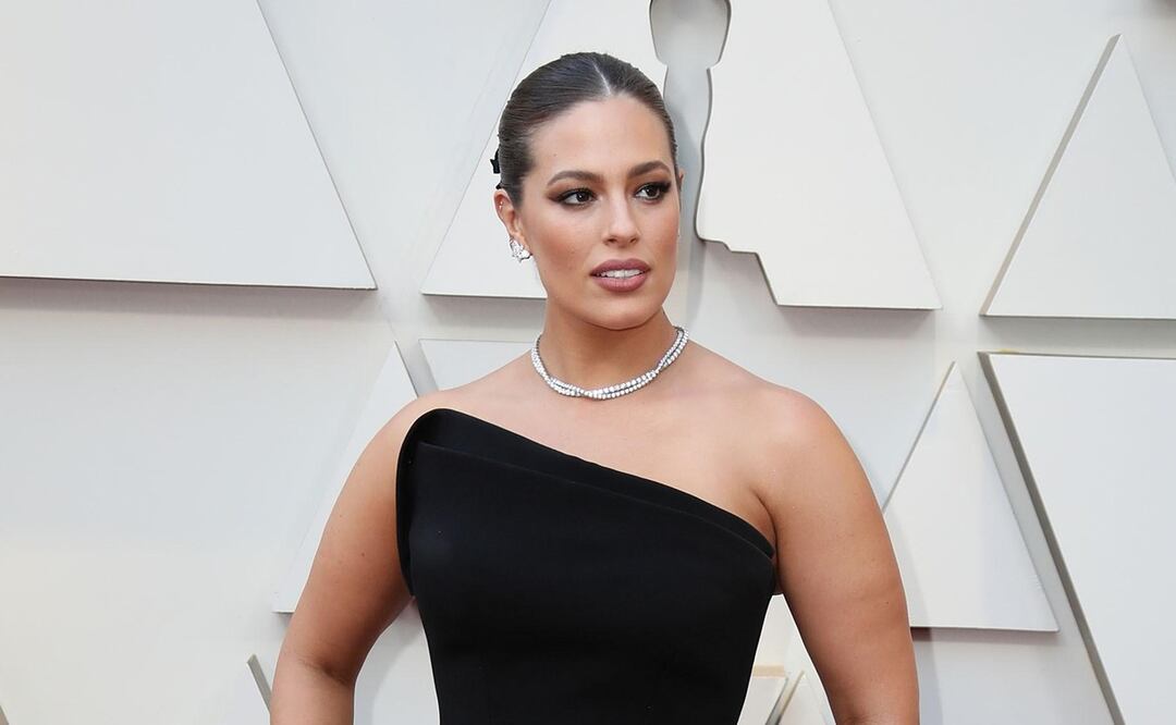Ashley Graham viajó a México para realizar sesiones fotográficas de trajes de baño. Foto: EFE