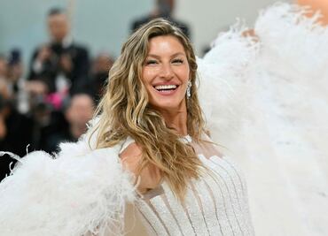 Gisele Bündchen modela minishort y monokini en campaña publicitaria de Jimmy Choo