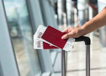 ¿Qué es la TUA y por qué aumenta tanto el costo de un vuelo?