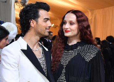 Joe Jonas cachó a Sophie Turner “haciendo algo” desde cámara secreta de su anillo; por eso se divorcia