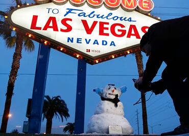 Inusual tormenta de nieve cubre Las Vegas