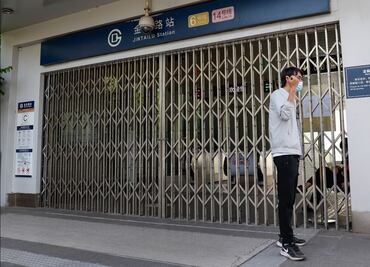 Sigue la alerta en China por Covid-19; Beijing cierra red del Metro