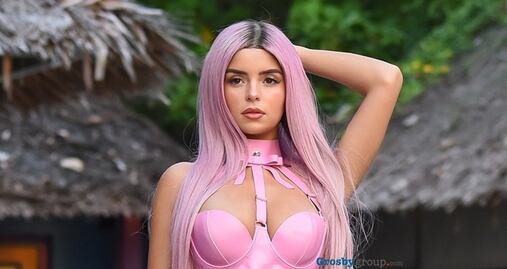 Demi Rose conquista con bikini de látex al estilo Barbie