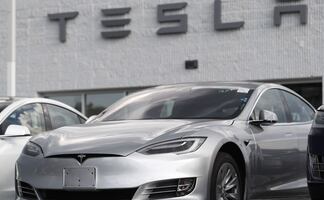 Tesla supera el billón de dls; Dow Jones y S&P cierran en récord