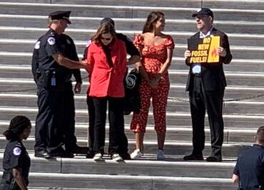 Jane Fonda es arrestada en el Capitolio cuando protestaba contra el cambio climático