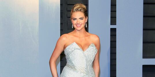 Kate Upton irradia belleza con sesión frente a la playa