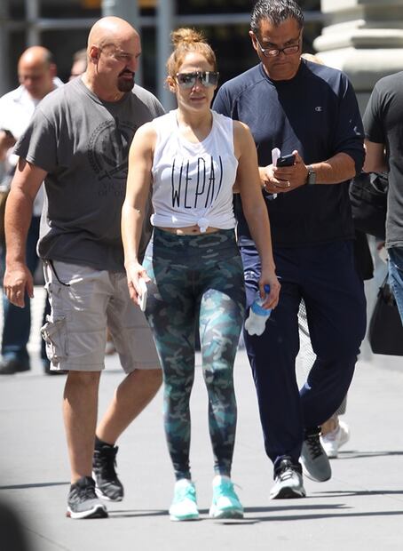 Jennifer Lopez impacta con musculatura y leggings en Nueva York