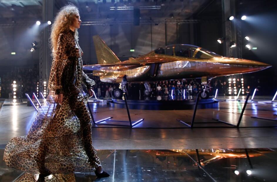 ‘Irrespetuoso’; colocan helicópteros en desfile y homenaje a Kobe Bryant