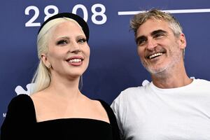 Lady Gaga y Joaquin Phoenix Desatan la Locura en "Joker: Folie à deux" en Venecia. VIDEO